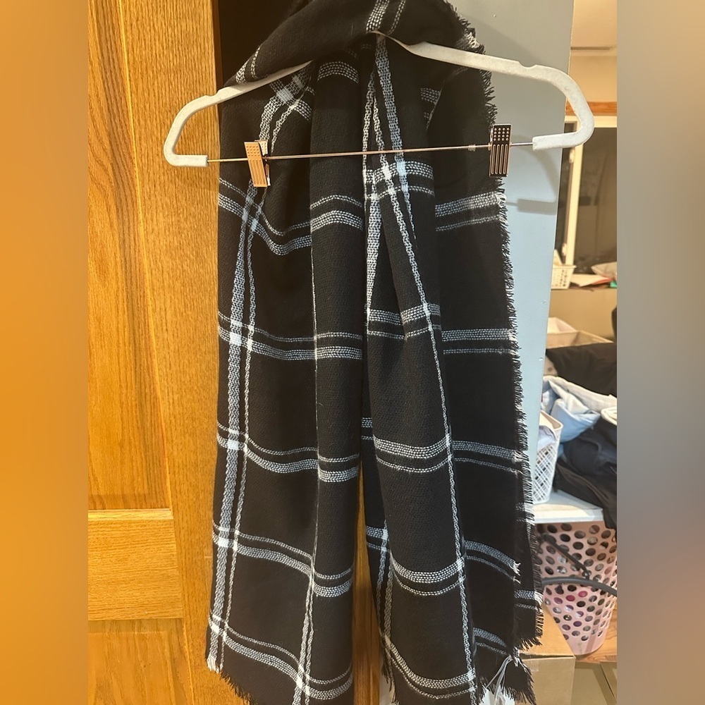 Old Navy Classic Black and White Checkered Scarf